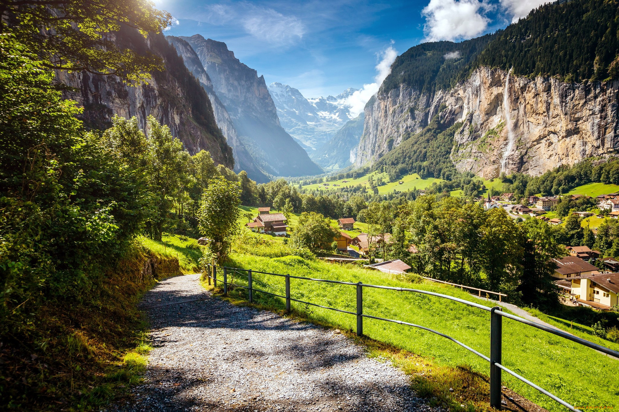 C a switzerland. Долина 72 водопадов Лаутербруннен Швейцария. Лаутербруннен Швейцария. Лаутербруннен Венгер.